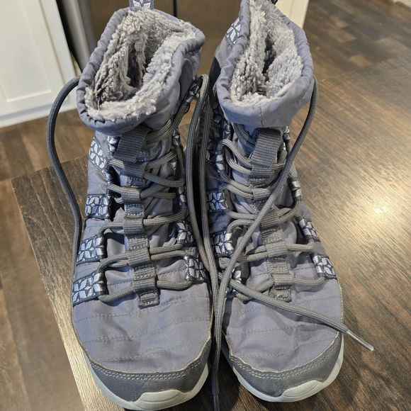 Nike Roshe Run Hi Sneakerboots Snow Boots Womens 9 - Picture 2 of 5